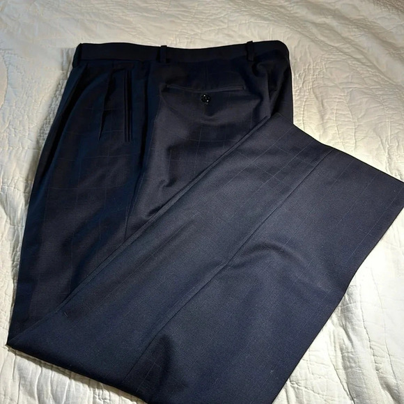 Luciano Natazzi Men’s Two Piece Italian Suit R36 Blue Pinstripe. - Picture 2 of 13